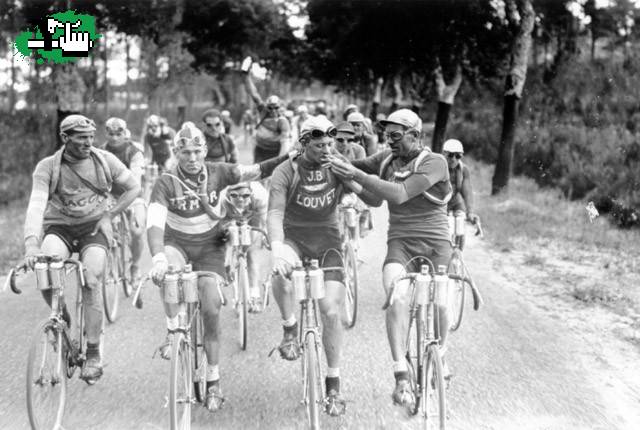 QUIEN DIJO QUE LOS CICLISTAS NO FUMAN???