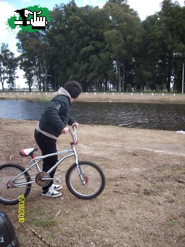 con la bike... cagado de frio!!