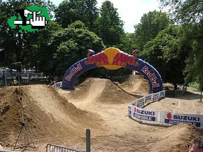 Pista de destresa JUEGUENLA ESTA MUY BUENA!