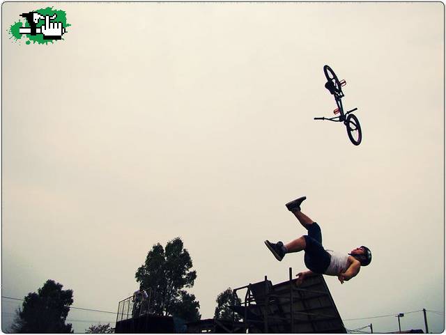 Medio backflip -