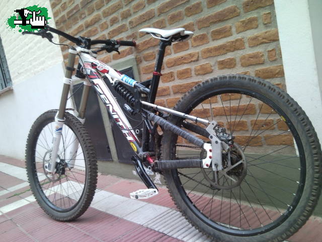 Saka con freno flotante