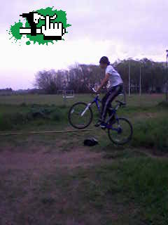 saltos con los pibes! bmx vs mountainbike