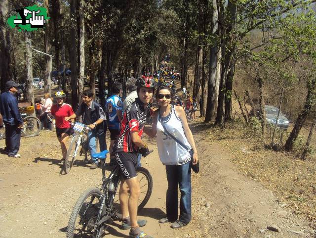 con mi novia! y aunque me cueste creerlo me apoya muchisimo en las carreras