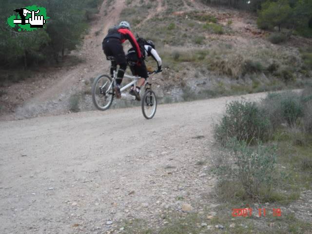 Un Tandem haciendo MTB