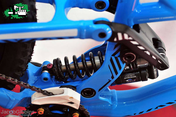COMMENCAL 2011