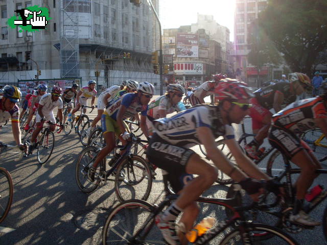 CARRERA EN EL OBELISCO ..CAMARAS COLLA