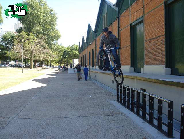 flyinggggggggg...
