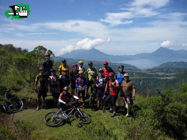 la foto indiscutible veis el paisaje del fondo?