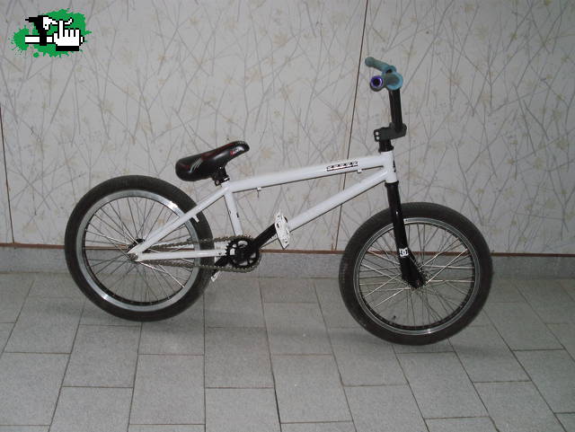 ME PODRIAN DESIR CUANTO ESTA MAS O MENOS ESTA BIKE!