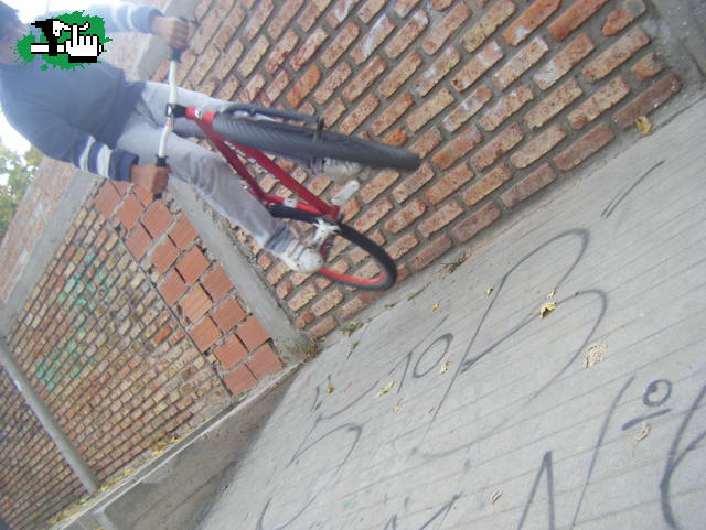 mi amigo largando 180 en la colo!jaja