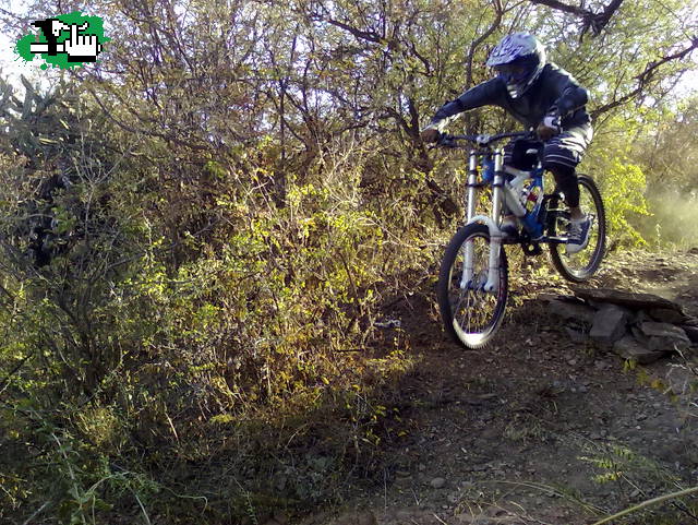 Lucas volando en salto nuevo DH la boca!!