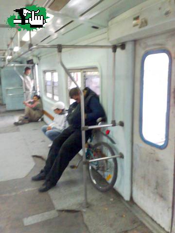 BIKER DURMIENDO