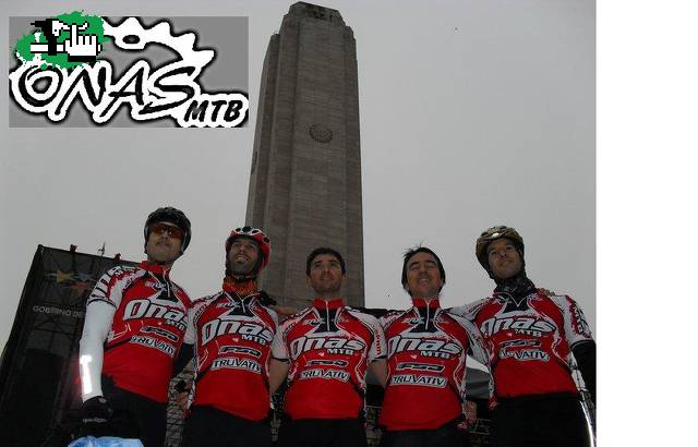 ONAS MTB EN EL MONUMENTO DE ROSARIO...