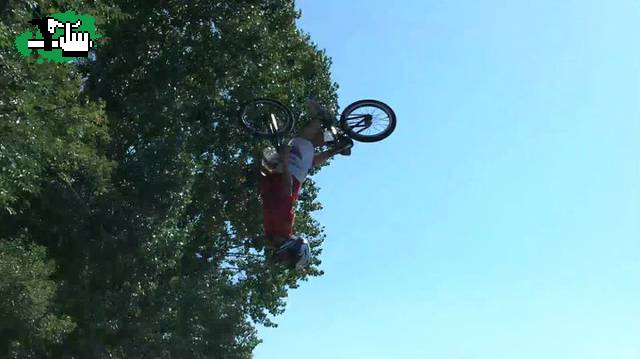 backflip del enano en el water jump