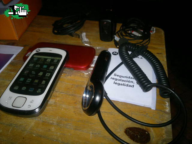 Vendo  motorola quench! impecable completo