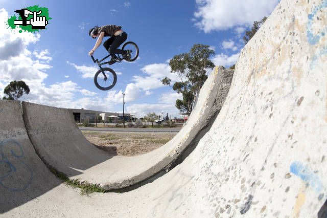 Alli Show: Garrett Reynolds, Kevin Kiraly (Part 3 of 4) - Philly BMX Street Riding & Dealing with Co