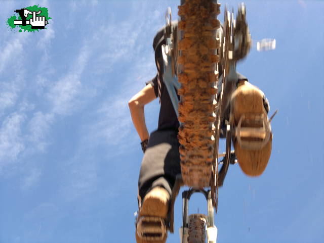 vuela hasta el cielo "celeste" ( la bici es la cele)