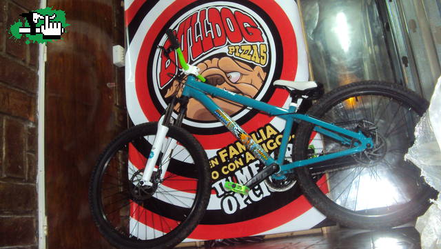 Mongoose y Bulldog pizerria
