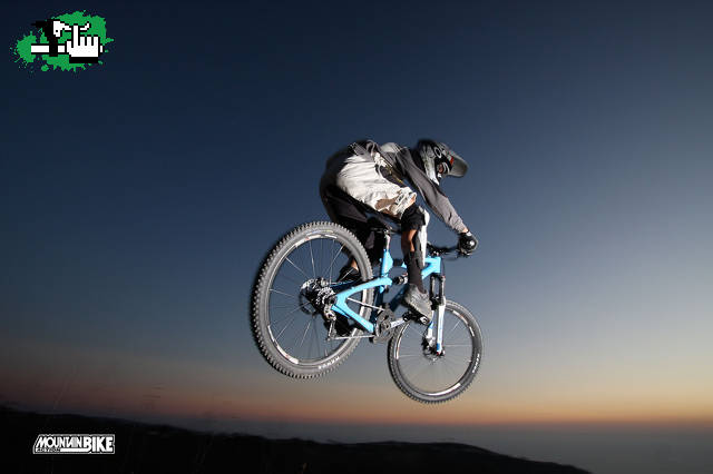 Suntour Duro o Rst Storm ?