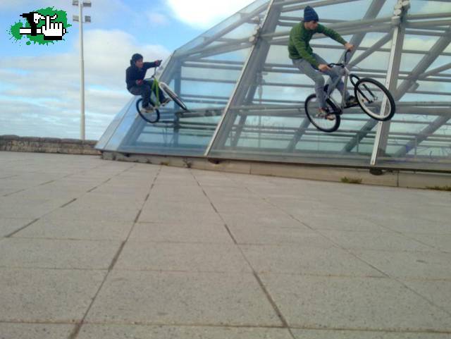 2 amigos, 2 markets 24\", convinacion muy divertida!