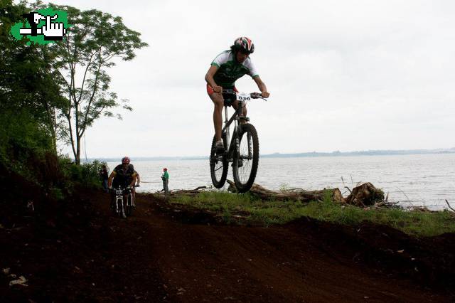 volando bajo en la rivera del paraná...