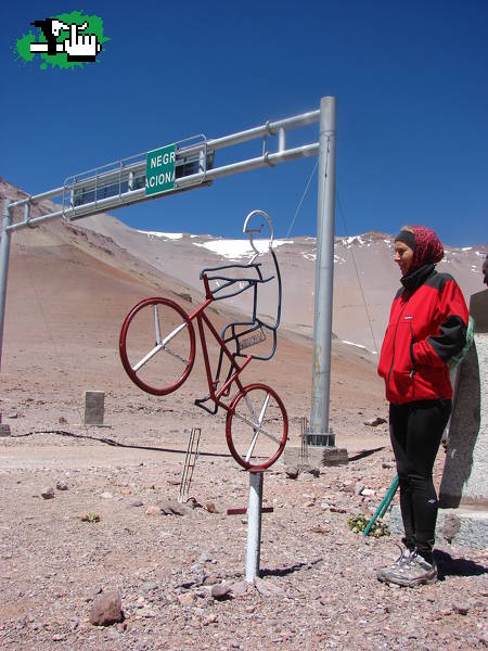 Homenaje al ciclista a 4753 msnm