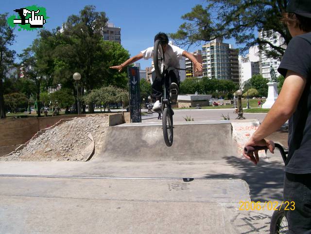 no hand en la mitre 