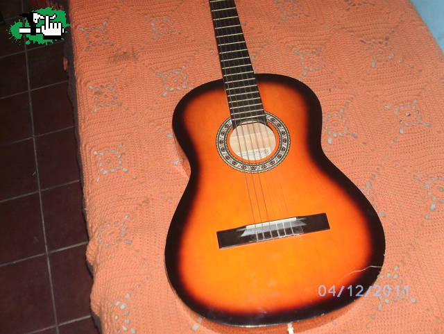 Vendo Guitarra criolla o permuuto