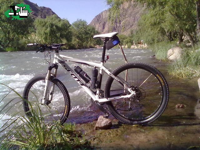 TOMANDO AGUA!!