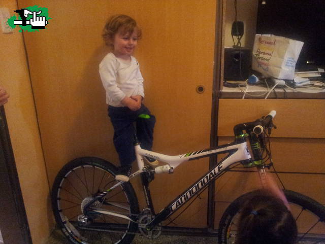Mi hijo piloteando una Scalpel Ultimate 2012