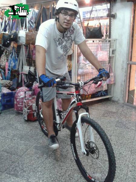 Aca mi nueva bike fotos conmigo :D
