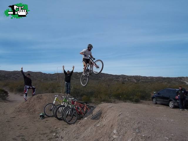 Mi amigo Kevin haciendo su salto mortal!!!!