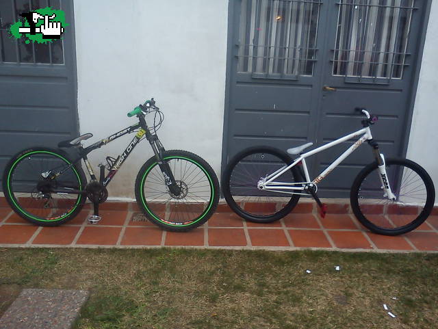 presentando mi bike casi terminada y la nueva stg bandido de mi amigo 