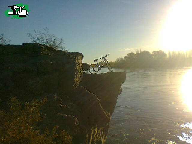 Orillando el Río Negro...