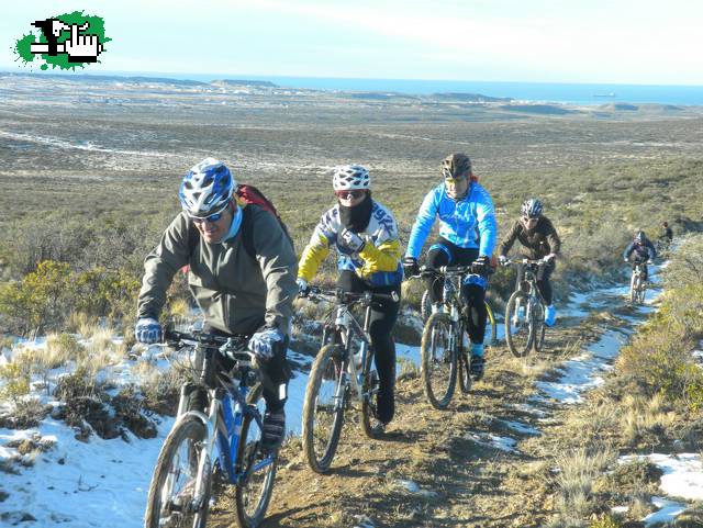 rural bike con nieve y mucho frio