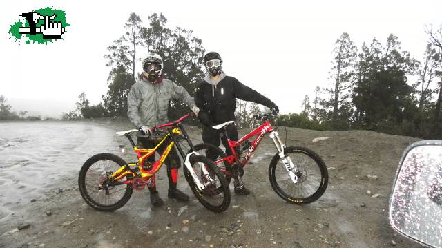 con lluvia, barro y algo de nieve