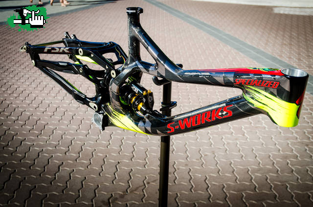 Demo 8 Carbon 2012 Troy Lee Edition