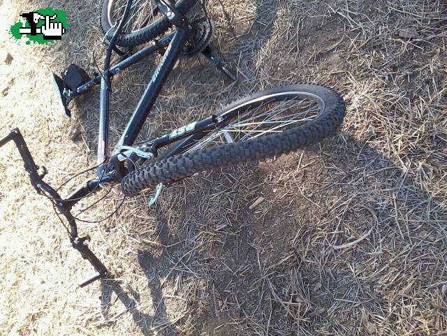 La bici de mi compa despues de saltar :/