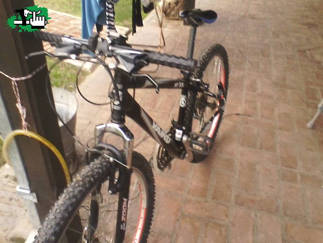 mi bike con el manubrio roto 