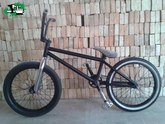 soy nuevo en esto de btt.. hace 5 meses que ando en bmx... espero que les guste mi bike