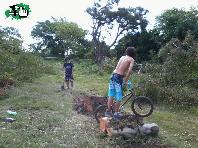 en la pista