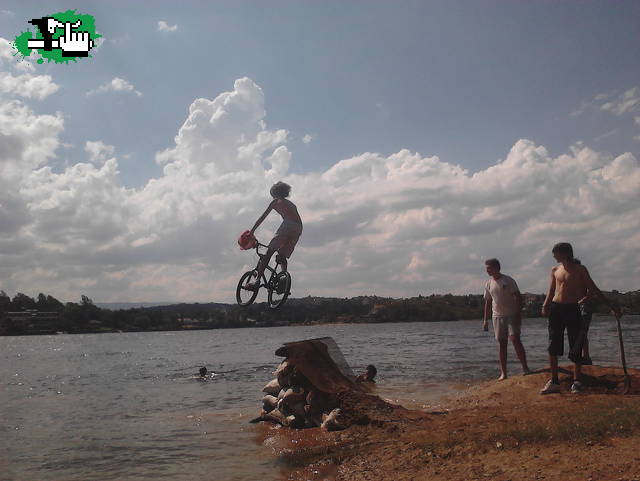 Linda tarde saltando al lago jaja!