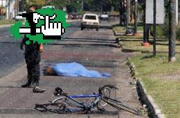 Un ciclista murió al ser embestido por un auto en Centenario y 508