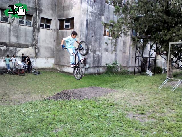 NO HAND