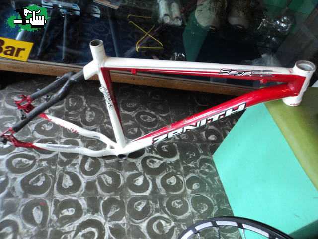Cuadro Zenith Saga Team usada Bicicleta en Venta - BTT