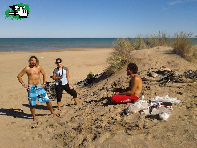 antes de ir a laburar, asadito en una playa al sur de miramar... tranqui..