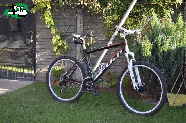 Mi mtb - Fuji Nevada 1.0 :D