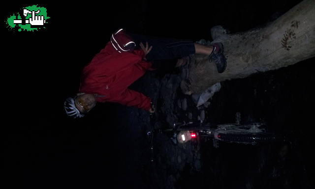 Noche, salida nocturna por el río y campo