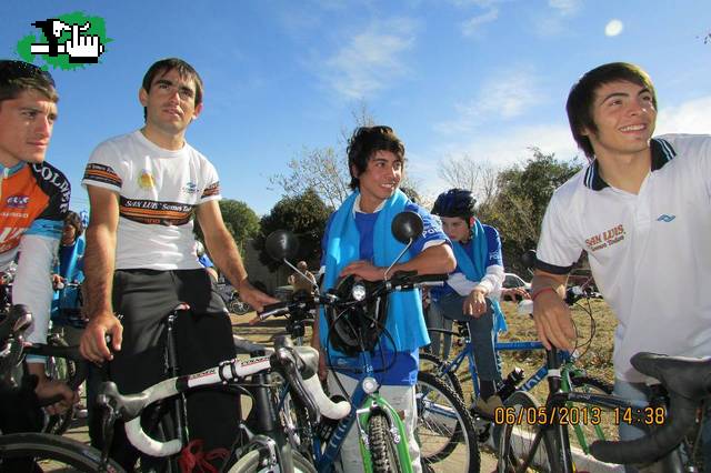 El Equipo Intercontinental  San Luis Somos Todos entrego  en persona bicis a  los chicos