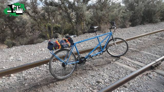 Por las vias del ferrocarril detras de corcemar